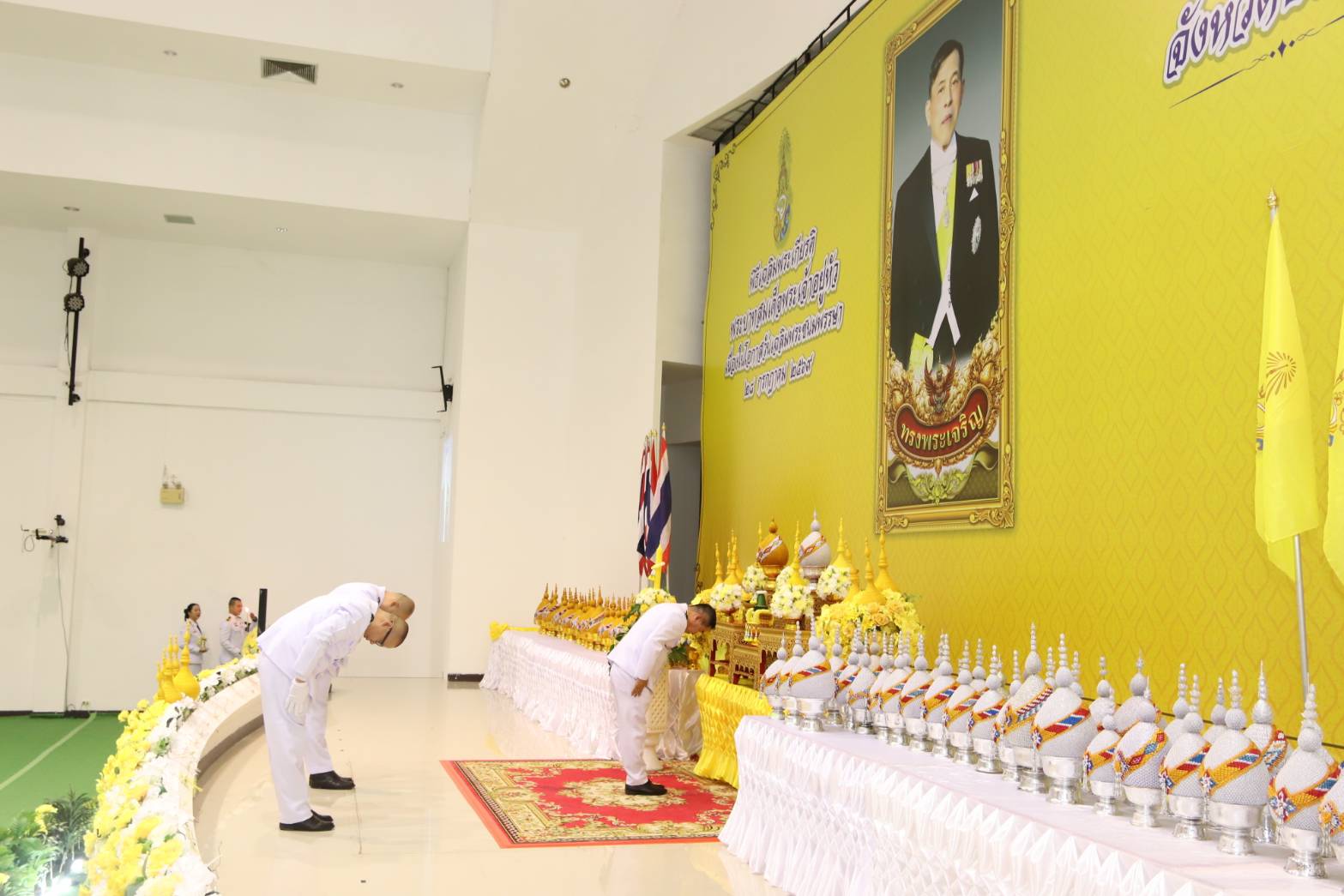 title - พิธีถวายเครื่องราชสักการะและวางพานพุ่ม และพิธีจุดเทียนชัยมงคล เนื่องในโอกาสวันเฉลิมพระชนมพรรษาพระบาทสมเด็จพระเจ้าอยู่หัว